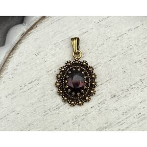JY 14k Yellow Gold Garnet Pendant 2.18G / 0.8in